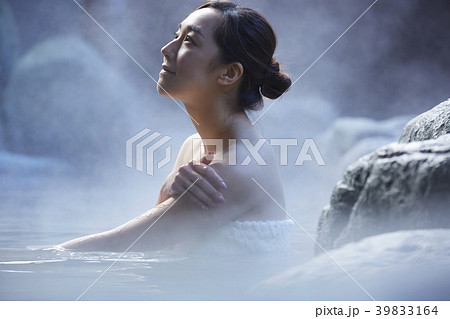 温泉　女性ポートレート 39833164