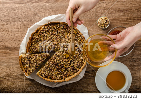 Cheesecake with honey 39833223