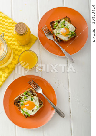 Croque Madame - french baked toast 39833414