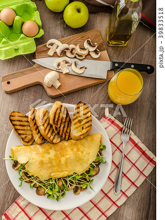 Mushroom and Microgreen Omelet 39833518