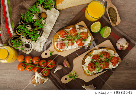 Roasted Cherry Tomato Sauce and Ricotta on Toast Roasted Cherry Tomato Sauce and Ricotta on Toast 39833645