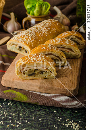 Roll out puff pastry stuffed Roll out puff pastry stuffed 39833718