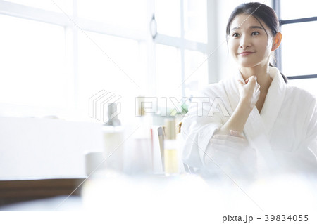 女性 スキンケア 女性 スキンケア 39834055
