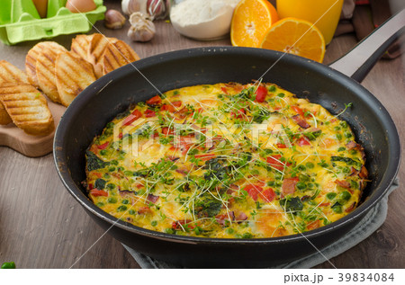 Vegetarian frittata 39834084