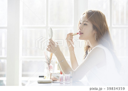 女性 メイクアップ ビューティー 女性 メイクアップ ビューティー 39834359