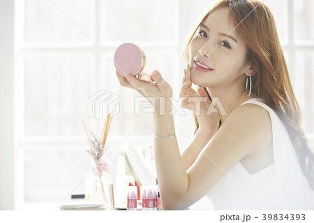 女性 メイクアップ ビューティー 女性 メイクアップ ビューティー 39834393