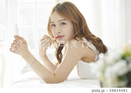 女性 メイクアップ ビューティー 女性 メイクアップ ビューティー 39834481