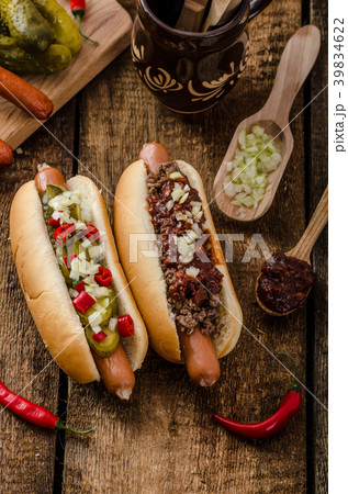 Chilli and vegetarian hot dog Chilli and vegetarian hot dog 39834622
