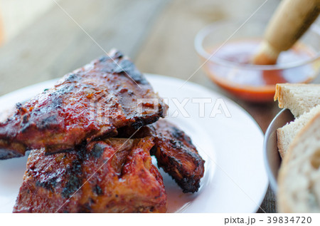 Whirlpool Skinne Løb Spareribs on grill with hot marinade, czech beerの写真素材 [39834720] - PIXTA