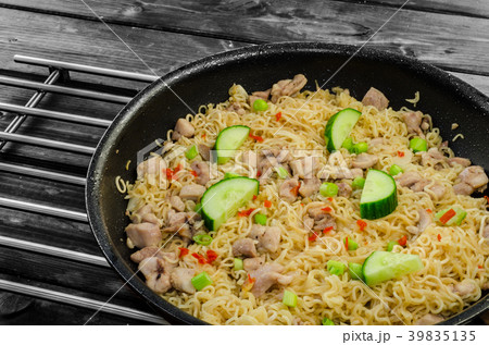 Chinese noodles with chicken Chinese noodles with chicken 39835135