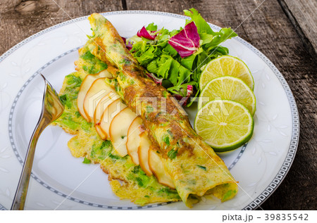 Vegetarian scallion omelette 39835542