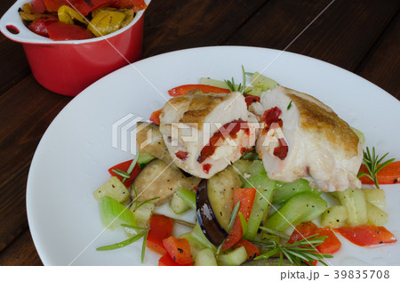 Grilled chicken breast with feta cheese 39835708