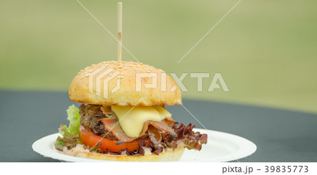 Beef burger with herb butter Beef burger with herb butter 39835773