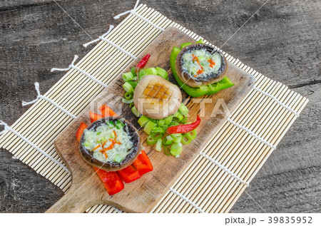 Baked muschrooms with blue cheese Baked muschrooms with blue cheese 39835952