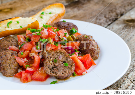 Meatballs with spicy tomato salsa Meatballs with spicy tomato salsa 39836190