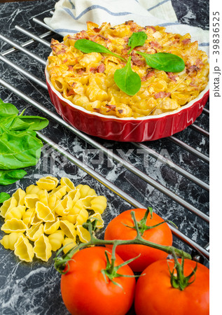 Baked homemade pasta with leeks, bacon and cream 39836525
