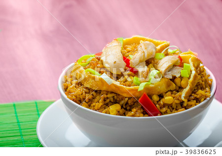 Chicken curry rice with crispy chinese omellete 39836625