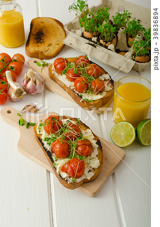 Roasted Cherry Tomato Sauce and Ricotta on Toast Roasted Cherry Tomato Sauce and Ricotta on Toast 39836894
