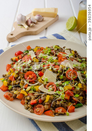 Warm salad of lentils, bio healthy 39836954