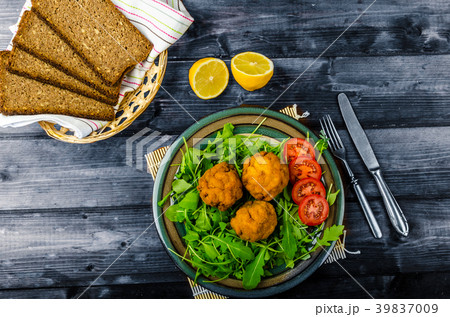 Macaroni and cheese balls 39837009