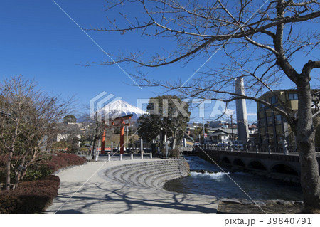 富士宮市/神田川ふれあい広場と富士山 富士宮市/神田川ふれあい広場と富士山 39840791