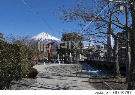 富士宮市/神田川ふれあい広場と富士山 富士宮市/神田川ふれあい広場と富士山 39840798