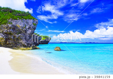 真夏の宮古島。砂山ビーチ前の海 39841159