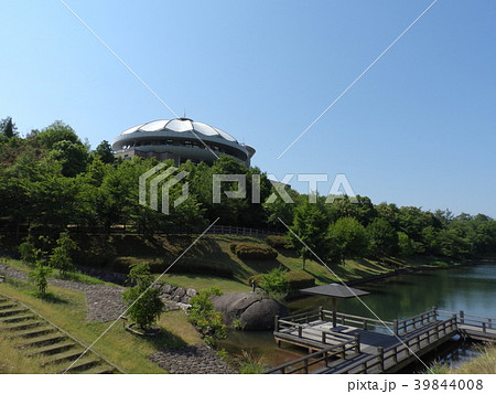 どんぶり会館と杉焼池 ( 2017年6月 岐阜県土岐市 道の駅「土岐美濃焼街道」) 39844008