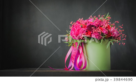 Beautiful wedding bouquet in green box on the Beautiful wedding bouquet in green box on the 39844690