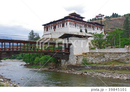 パロゾンと伝統建築の橋 39845101