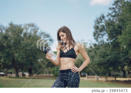 beautiful sporty girl 39845473