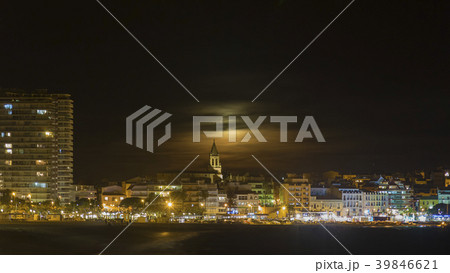 Night scene from a small mediterranean town 39846621