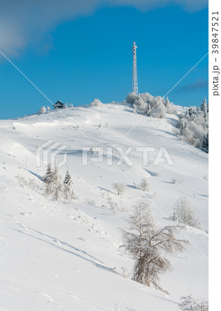Winter hoar frosting trees, tower and snowdrifts 39847521