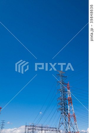 高圧電線と鉄塔 高圧電線と鉄塔 39848636