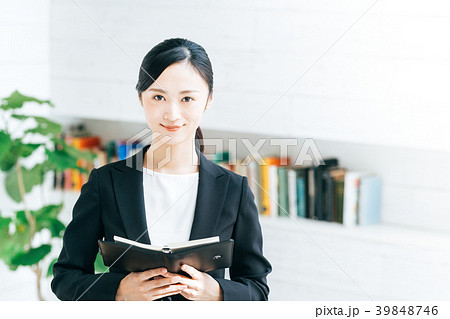 ビジネスシーン　若い女性 39848746