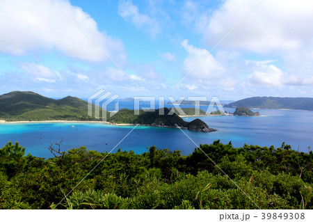 【沖縄】座間味島・高月山園地から望む島々 【沖縄】座間味島・高月山園地から望む島々 39849308