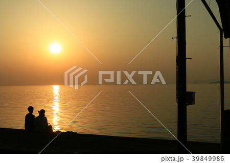 夕暮れの下灘駅 39849986