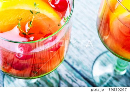 Mulled wine drink 39850267