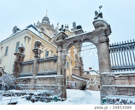 Early morning winter St. George Cathedral in Lviv Early morning winter St. George Cathedral in Lviv 39853089