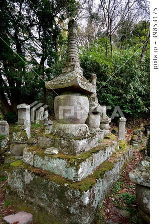 財前家宝塔 ざいぜんけほうとう  39853175