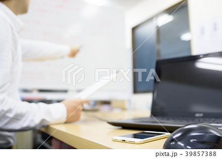 少人数ミーティングイメージ 少人数ミーティングイメージ 39857388