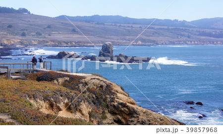 BIG SUR, CALIFORNIA, UNITED STATES - OCT 7, 2014 BIG SUR, CALIFORNIA, UNITED STATES - OCT 7, 2014 39857968