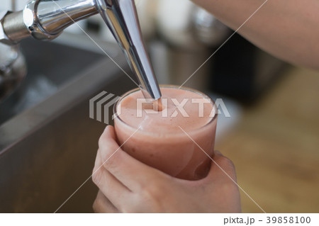 Nitro Cold Brew Mix berries Tea from tap Nitro Cold Brew Mix berries Tea from tap 39858100