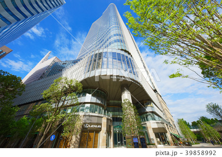 東京ミッドタウン日比谷と若葉に新緑 39858992