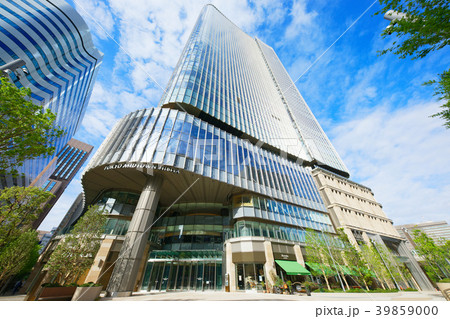 東京ミッドタウン日比谷と若葉に新緑 39859000