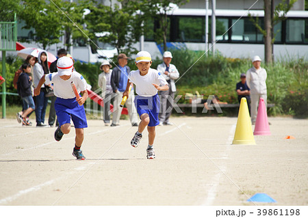 小学校の運動会 リレー競技 39861198