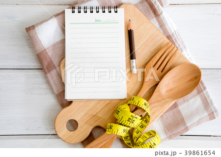 Notepad on chopping board Notepad on chopping board 39861654