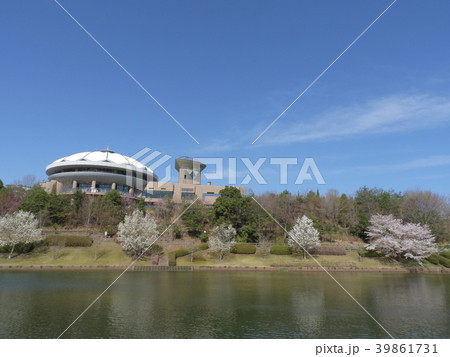 どんぶり会館と杉焼池 ( 2018年3月 岐阜県土岐市 道の駅「土岐美濃焼街道」) 39861731