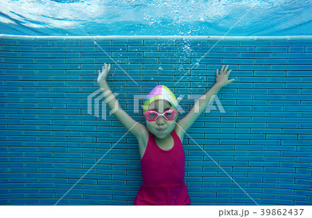 happy asian girl love swimming underwater 39862437
