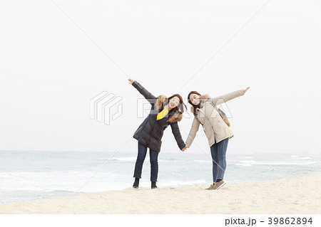 カップル デート 若い女性 39862894